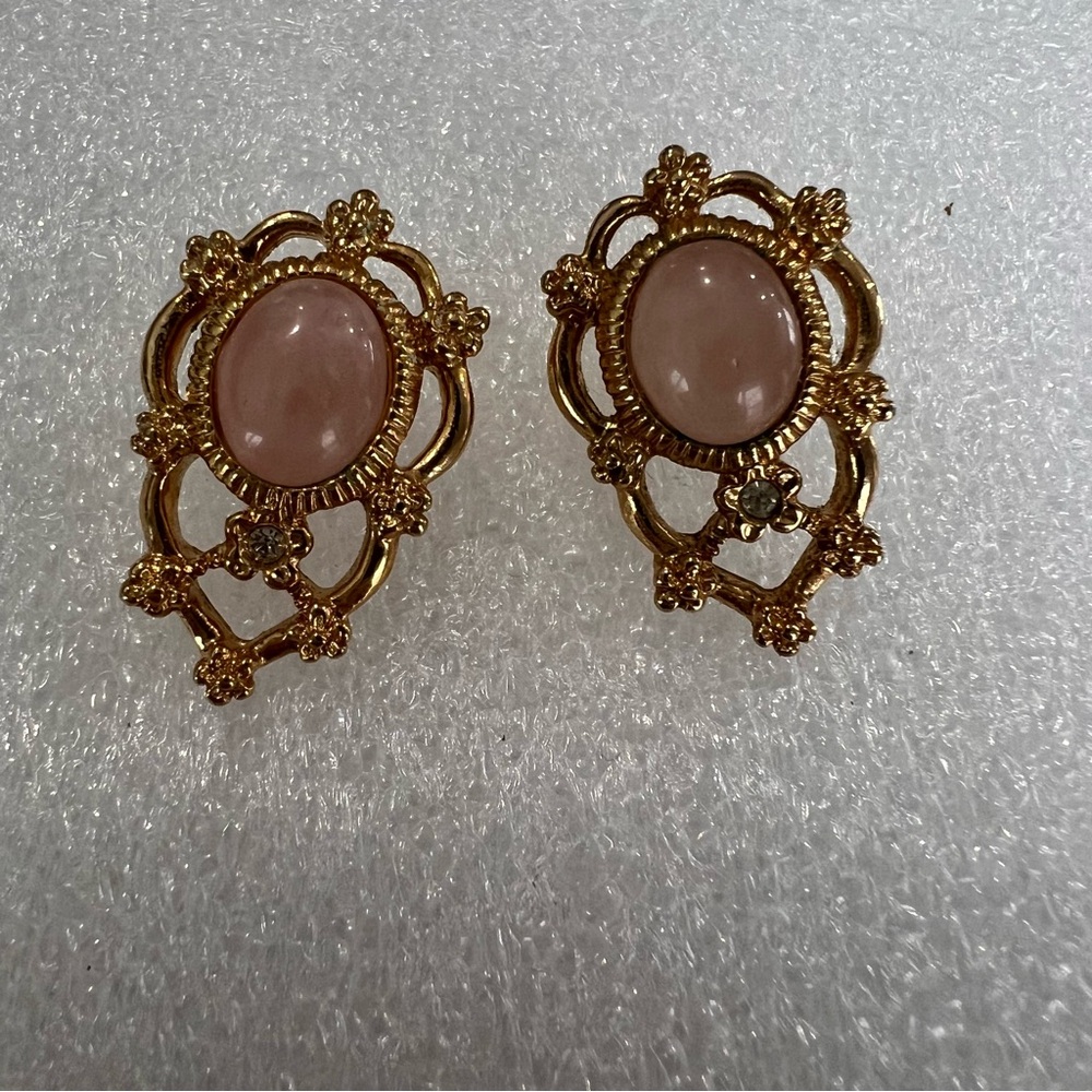 Vintage gold toned rose quartz pierced earrings with rhinestone.